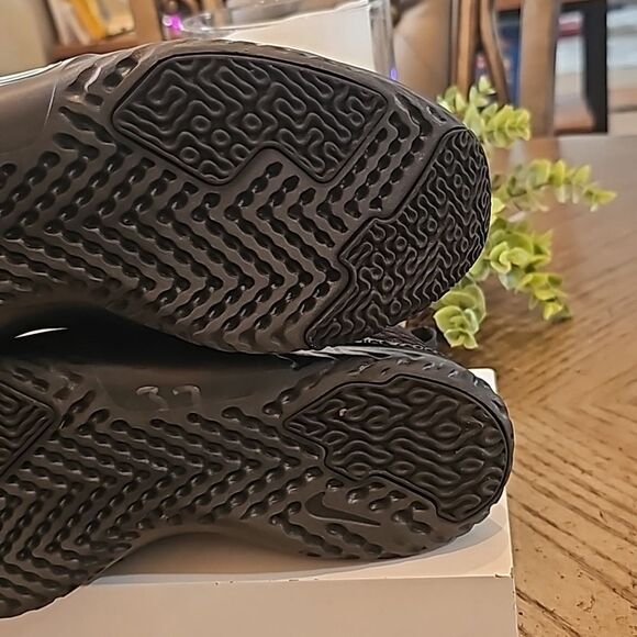 Black Nike running shoes renew in season size 7 new only tried on - Picture 9 of 11